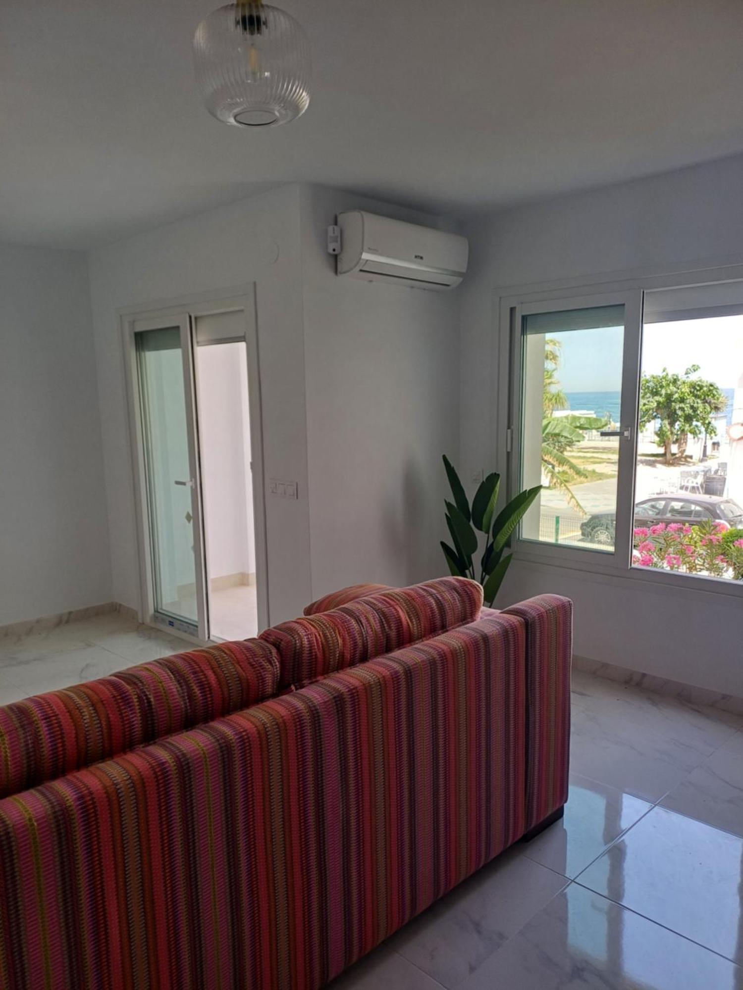 Beautiful Beachfront Newly Renovated 2 Bedroom Apartment With Swimming Pool And Garden 圣路易斯·德·萨比尼尔 外观 照片