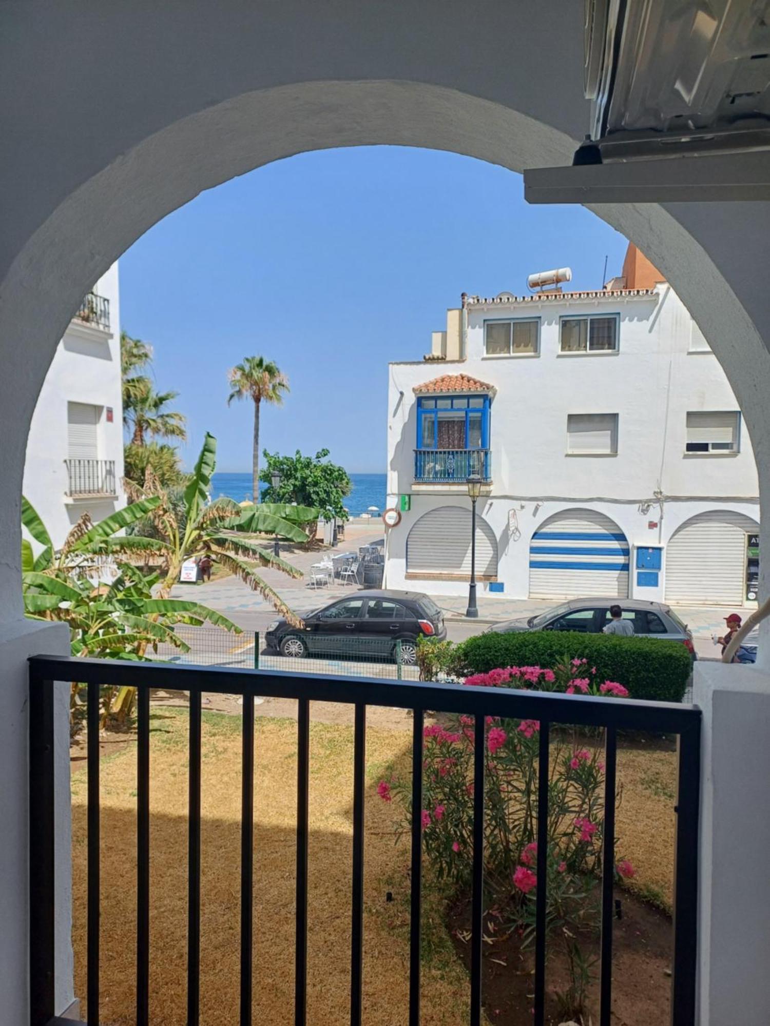 Beautiful Beachfront Newly Renovated 2 Bedroom Apartment With Swimming Pool And Garden 圣路易斯·德·萨比尼尔 外观 照片