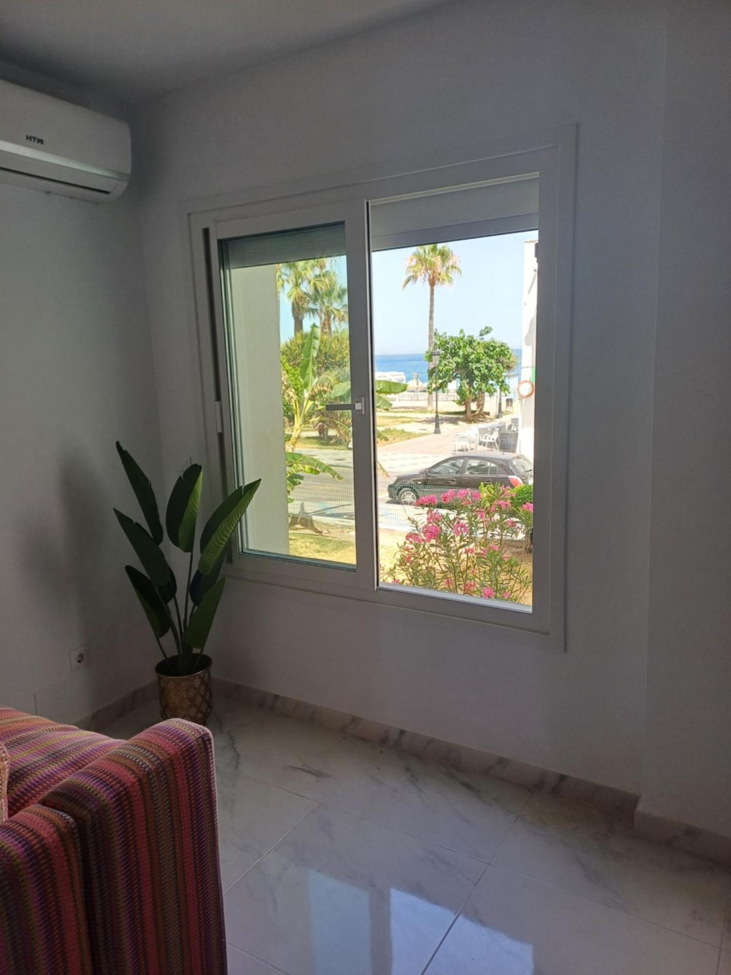 Beautiful Beachfront Newly Renovated 2 Bedroom Apartment With Swimming Pool And Garden 圣路易斯·德·萨比尼尔 外观 照片